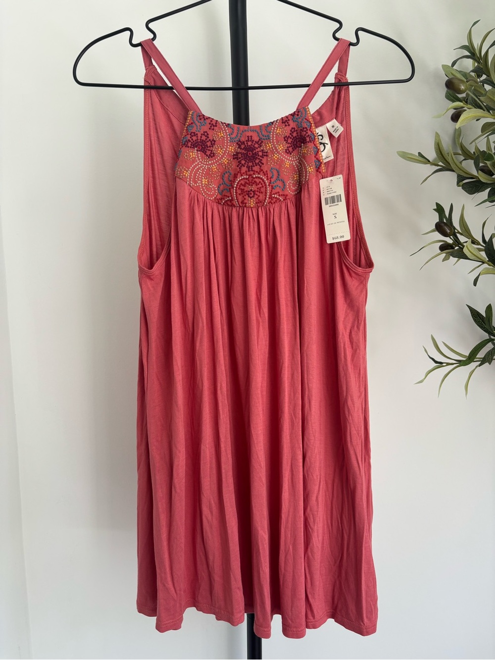 • [Anthropologie] Embroidered Tank •